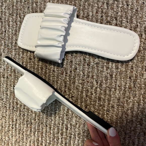 brand new white sandal’s. - Picture 2 of 3